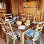 Mael Lodge